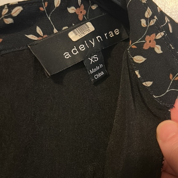 Adelyn Rae Floral Romper - Picture 9 of 9